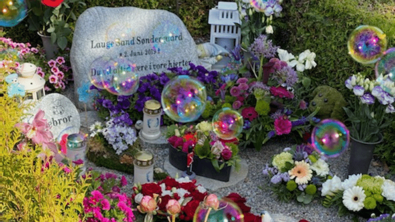 Englebarn og mor igen – et vinterportræt